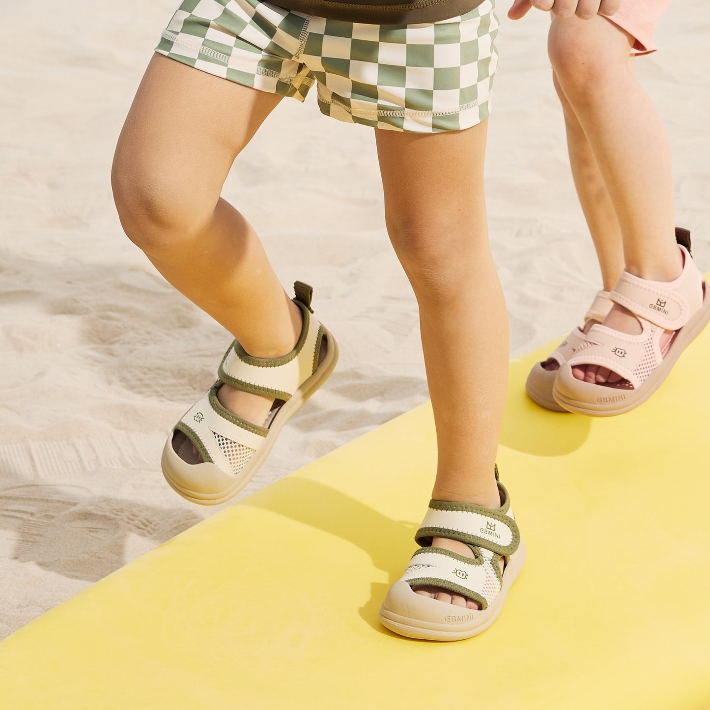 E25B050 Horizon Stride Causal Sandals (Olive)