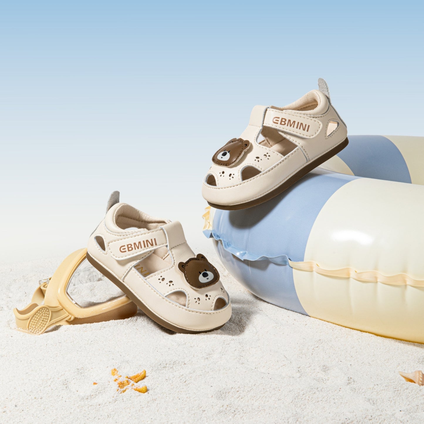 E25B062 Bear Paw Adventure Sandals (Cream)