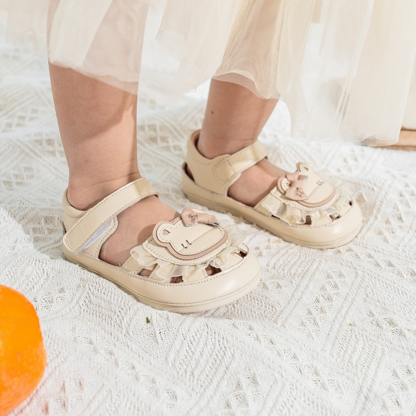 E25B100 Teddy Lace-Up Sandals (Cream)